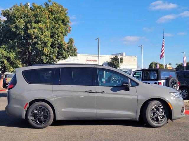 new 2025 Chrysler Pacifica Hybrid car, priced at $43,995