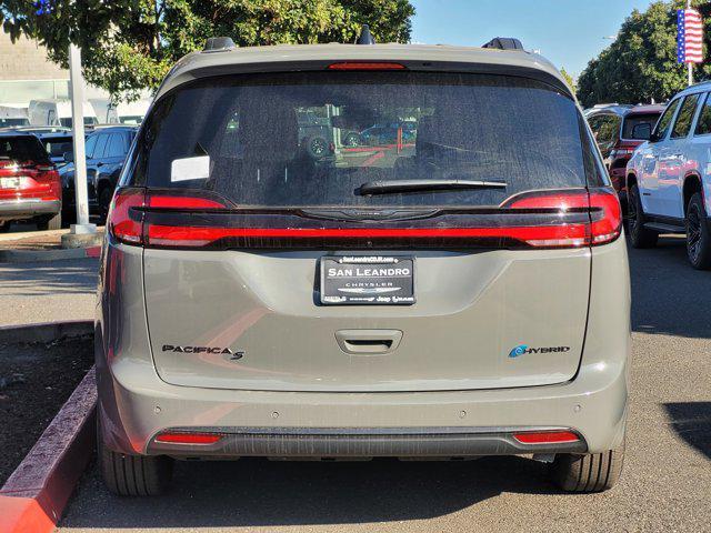 new 2025 Chrysler Pacifica Hybrid car, priced at $43,995