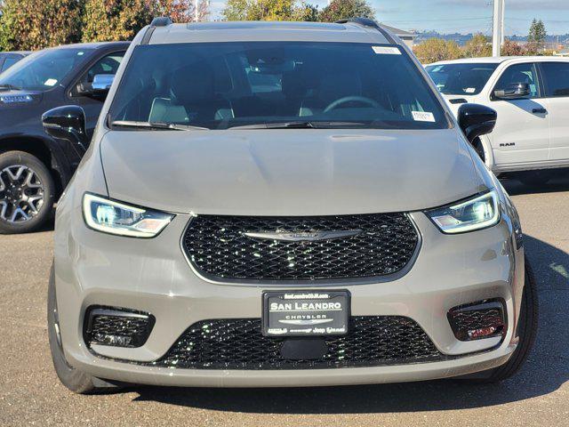 new 2025 Chrysler Pacifica Hybrid car, priced at $43,995