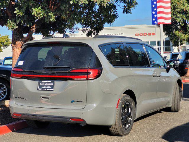 new 2025 Chrysler Pacifica Hybrid car, priced at $43,995