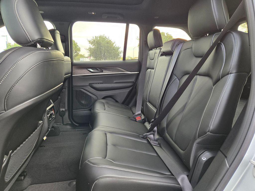 new 2025 Jeep Grand Cherokee car, priced at $49,995