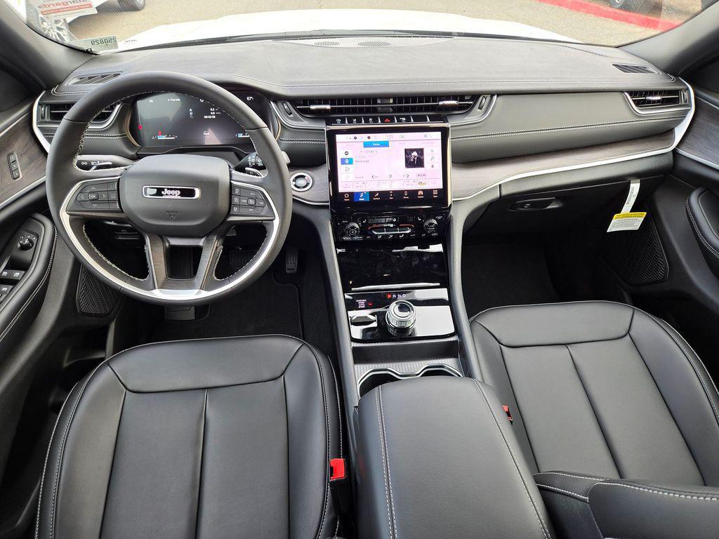new 2025 Jeep Grand Cherokee car, priced at $49,995