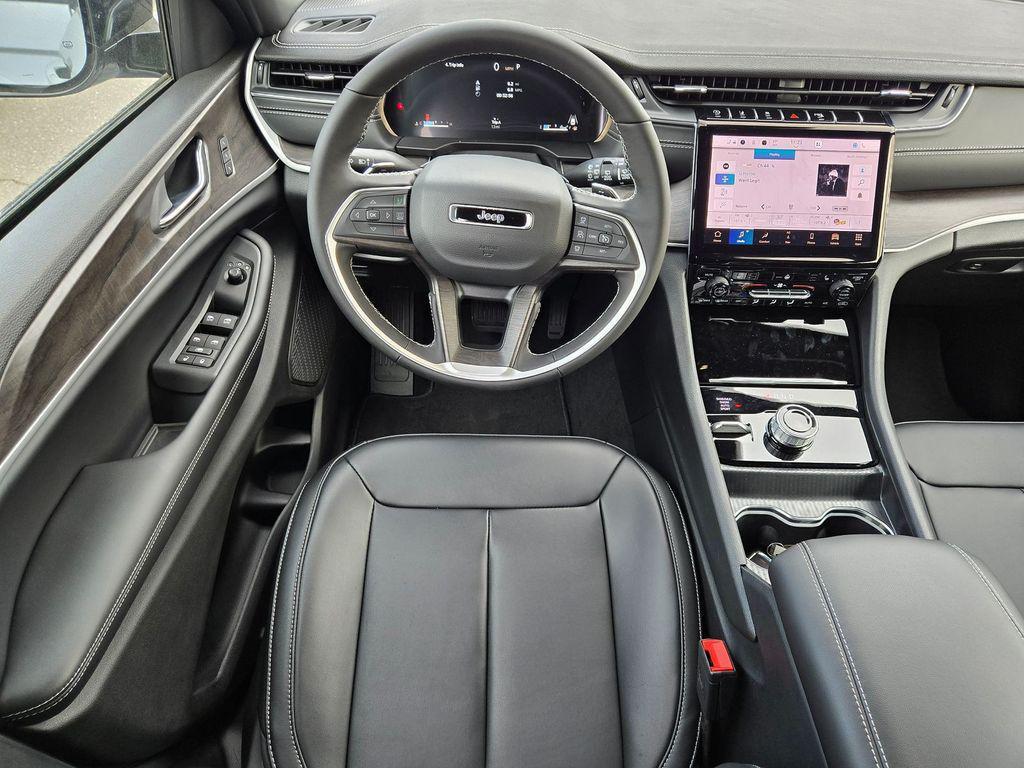 new 2025 Jeep Grand Cherokee car, priced at $49,995