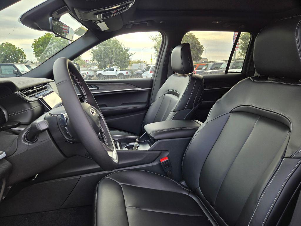 new 2025 Jeep Grand Cherokee car, priced at $49,995