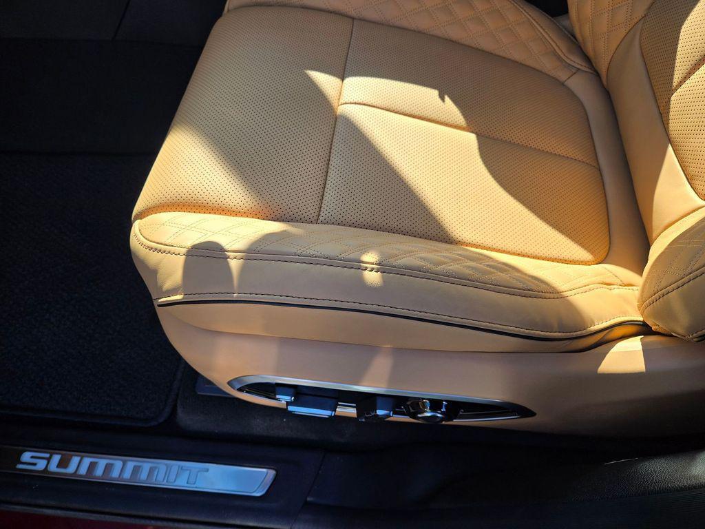 new 2025 Jeep Grand Cherokee L car, priced at $67,995