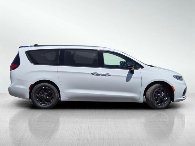 new 2025 Chrysler Pacifica Hybrid car, priced at $43,995
