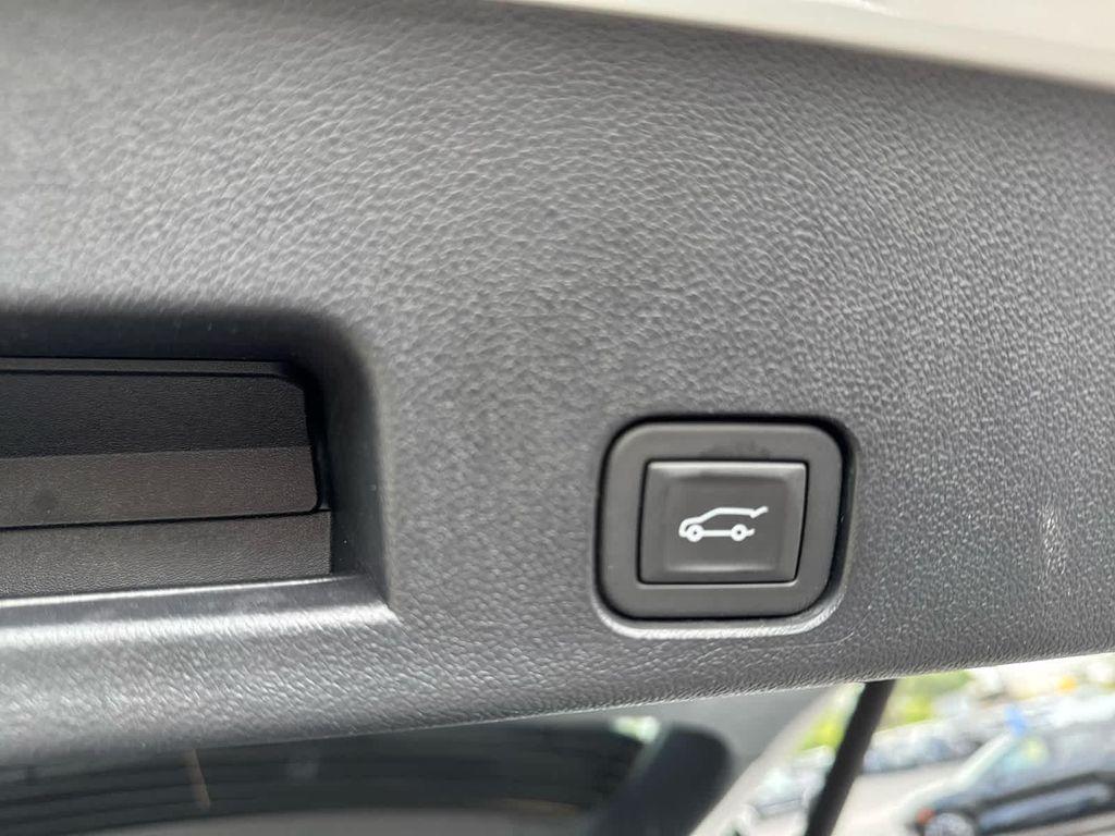 used 2025 GMC Acadia car, priced at $38,898