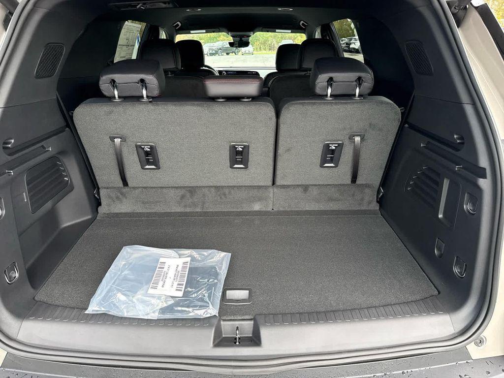 new 2026 Chevrolet Traverse car, priced at $51,020