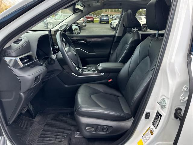 used 2023 Toyota Highlander car, priced at $41,900