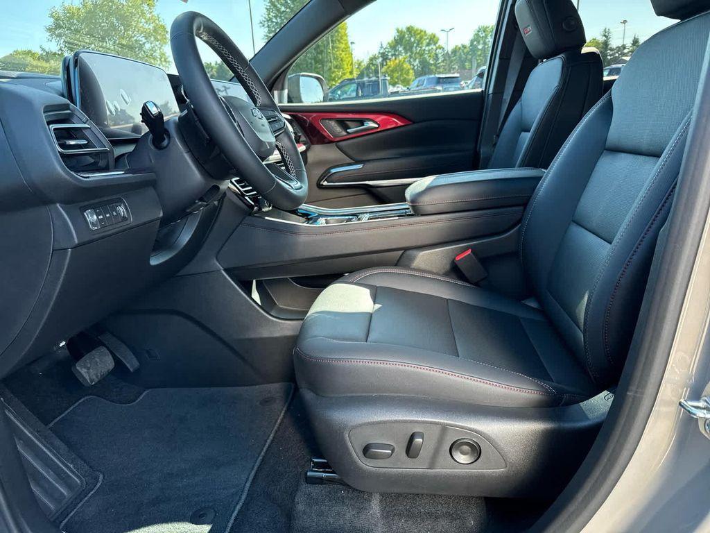 new 2026 Chevrolet Traverse car, priced at $51,020