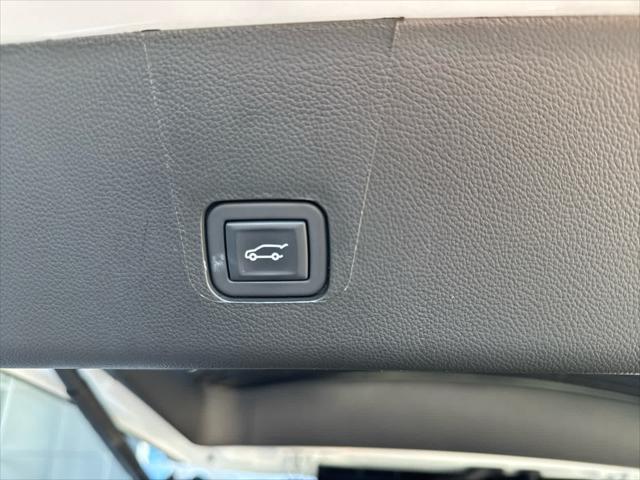 used 2023 Chevrolet Traverse car, priced at $33,677