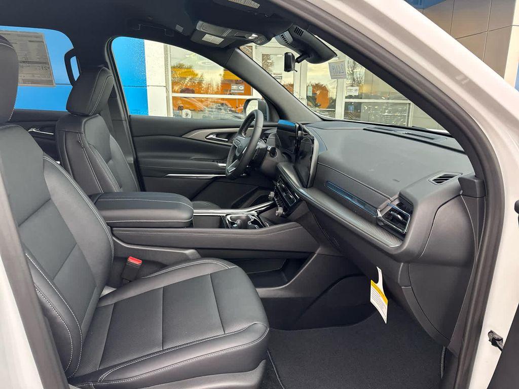 new 2026 Chevrolet Traverse car, priced at $48,205