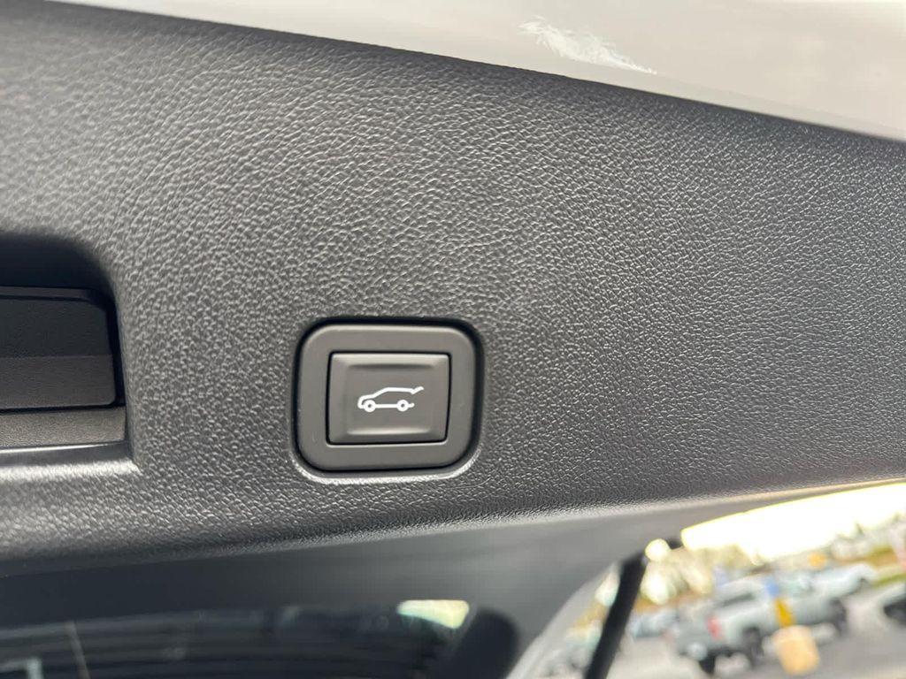 new 2026 Chevrolet Traverse car, priced at $48,205