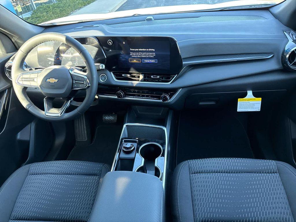 new 2026 Chevrolet Equinox car, priced at $30,495