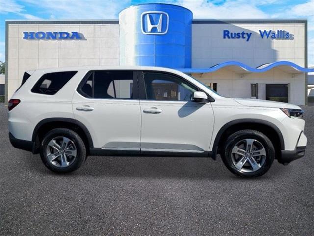 new 2025 Honda Pilot car, priced at $42,825