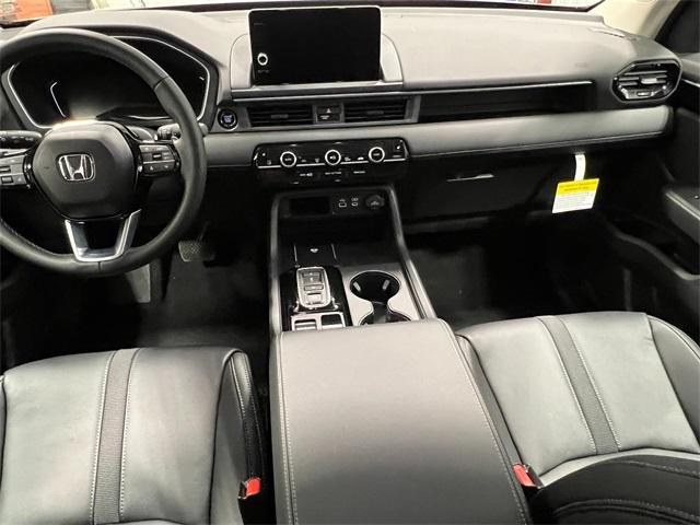 new 2025 Honda Pilot car, priced at $45,366
