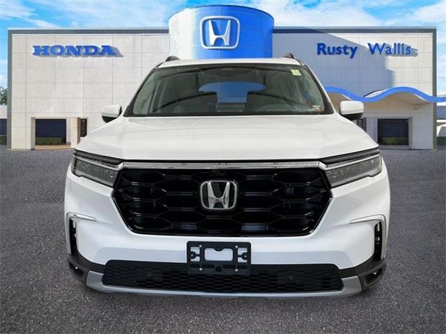 new 2025 Honda Pilot car, priced at $50,704