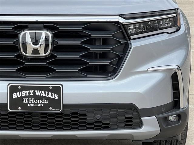 new 2025 Honda Pilot car, priced at $45,625