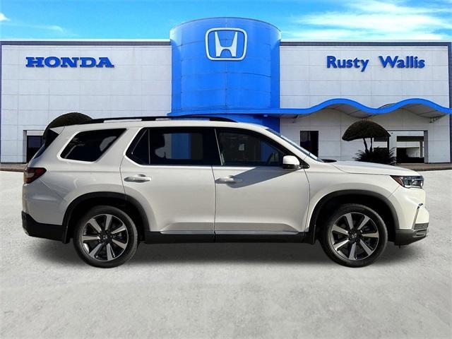 new 2025 Honda Pilot car, priced at $45,337