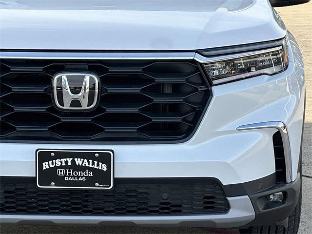 new 2025 Honda Pilot car, priced at $48,235