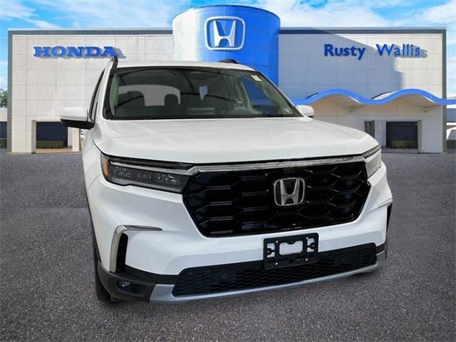new 2025 Honda Pilot car, priced at $55,715