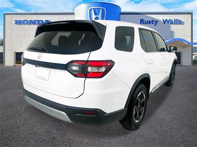 new 2025 Honda Pilot car, priced at $44,244