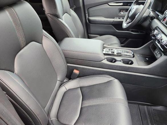 new 2025 Honda Pilot car, priced at $45,819