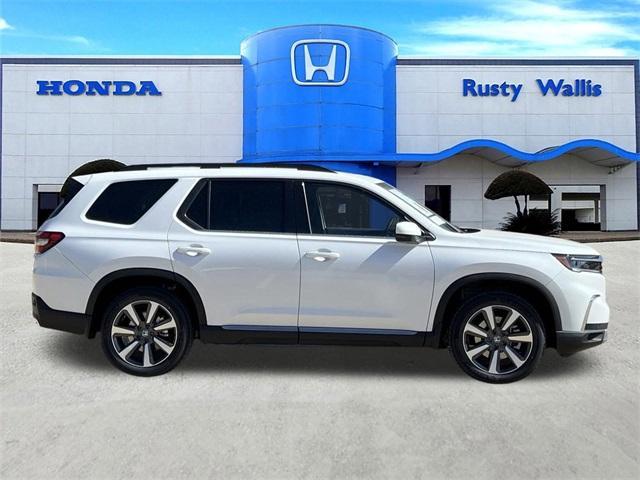 new 2025 Honda Pilot car, priced at $49,350