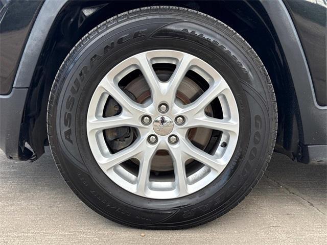 used 2016 Jeep Cherokee car, priced at $11,341