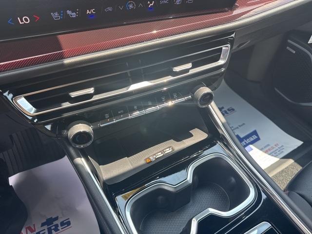new 2025 Chevrolet Traverse car