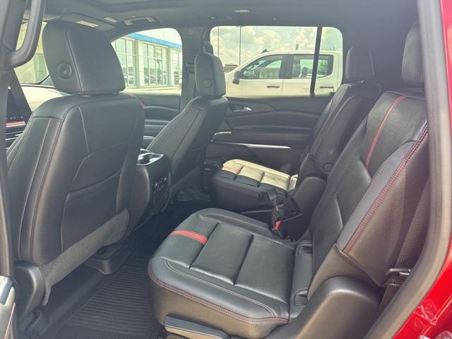 new 2025 Chevrolet Traverse car