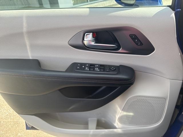 used 2020 Chrysler Pacifica car, priced at $18,989