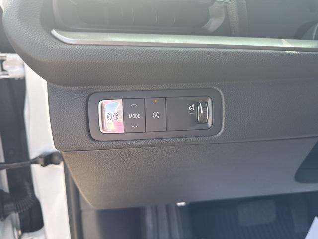 new 2025 Chevrolet Traverse car