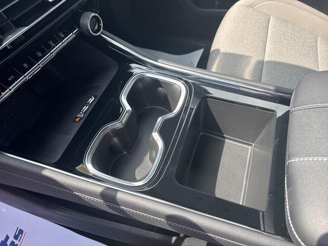 new 2025 Chevrolet Traverse car