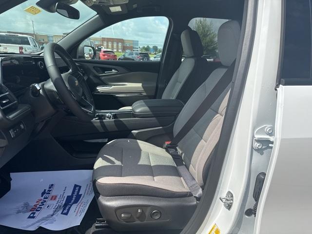 new 2025 Chevrolet Traverse car
