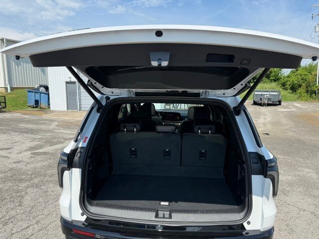 used 2024 Chevrolet Traverse car, priced at $54,995