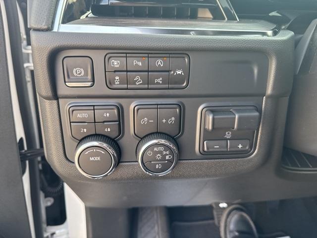 new 2025 Chevrolet Suburban car