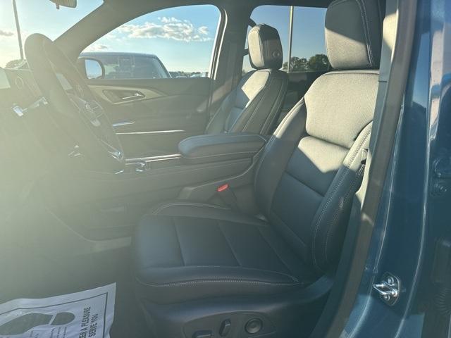 new 2025 Chevrolet Traverse car