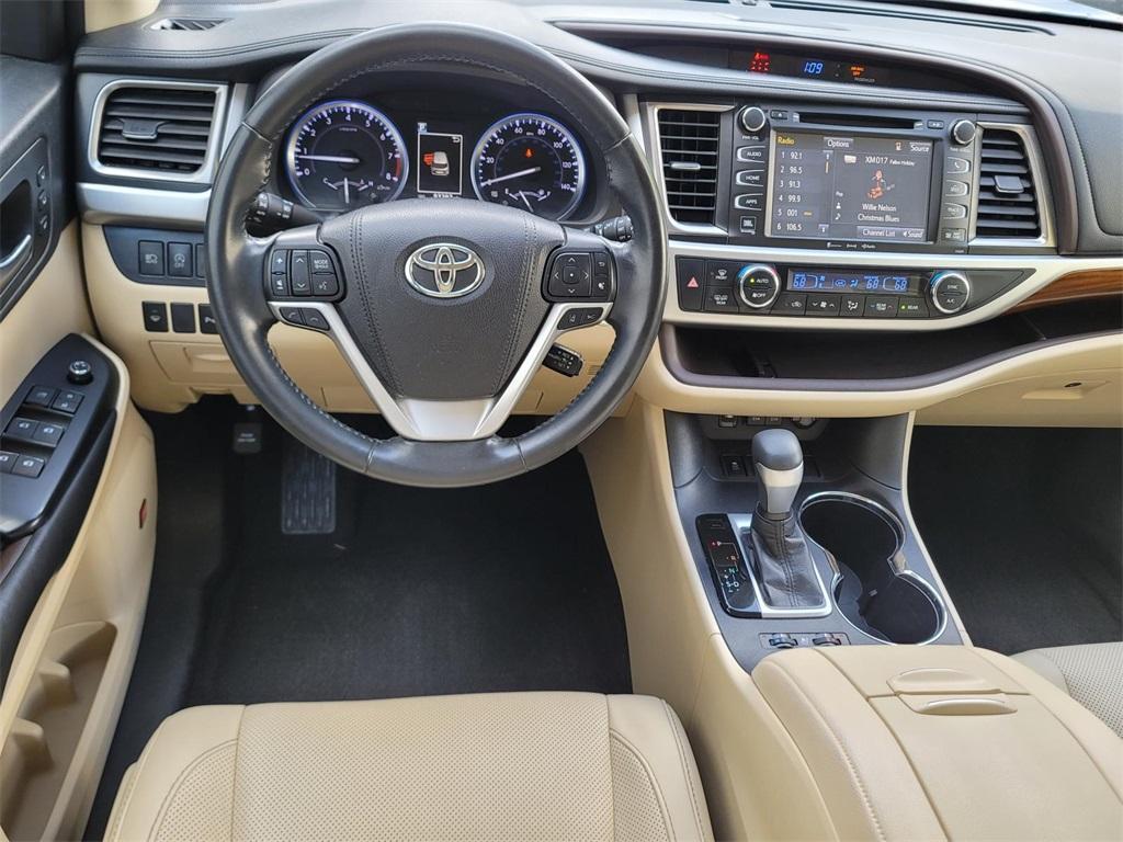 used 2019 Toyota Highlander car, priced at $25,820