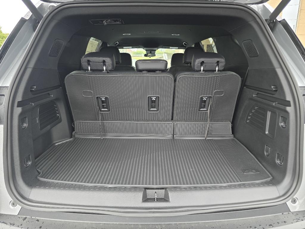 new 2026 Chevrolet Traverse car, priced at $42,915
