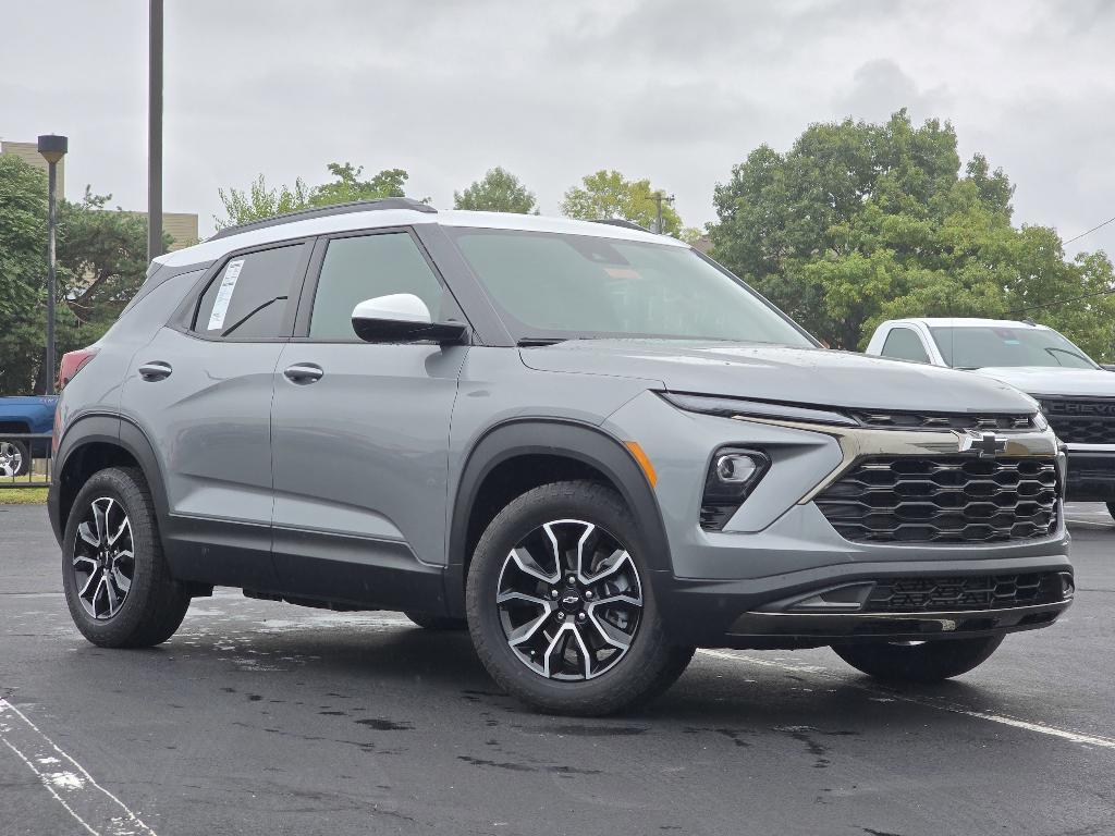 new 2025 Chevrolet TrailBlazer car, priced at $28,854