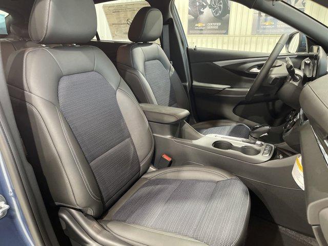 new 2025 Buick Envista car, priced at $27,280