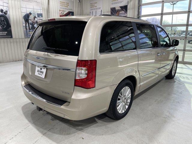 used 2015 Chrysler Town & Country car