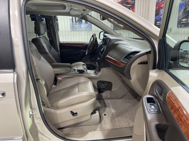 used 2015 Chrysler Town & Country car