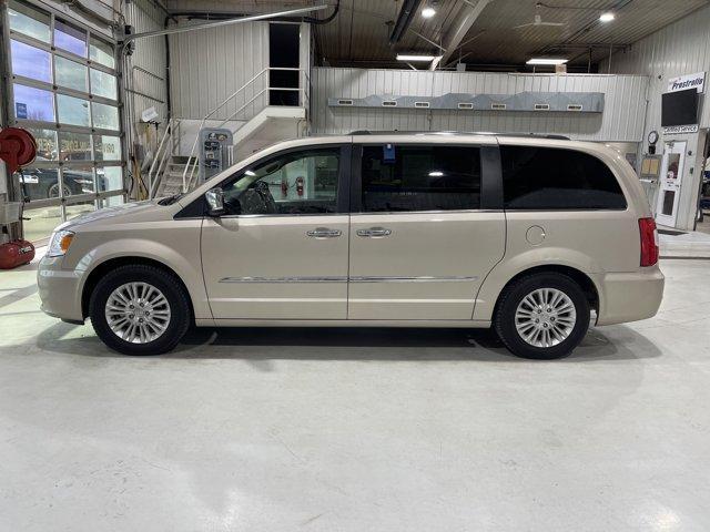 used 2015 Chrysler Town & Country car