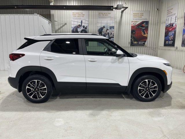 new 2025 Chevrolet TrailBlazer car, priced at $27,330