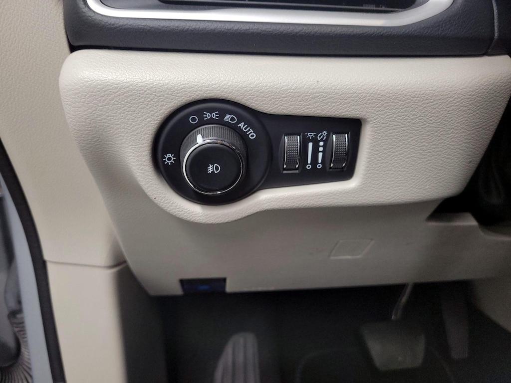 used 2023 Chrysler Pacifica car, priced at $24,998