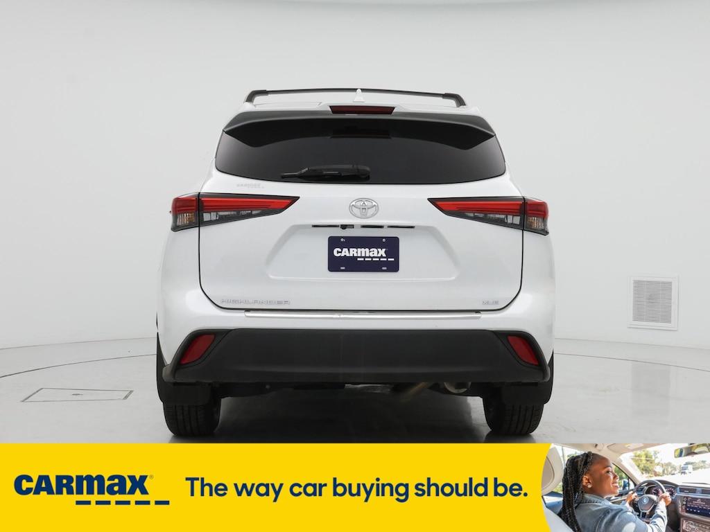 used 2022 Toyota Highlander car, priced at $35,998
