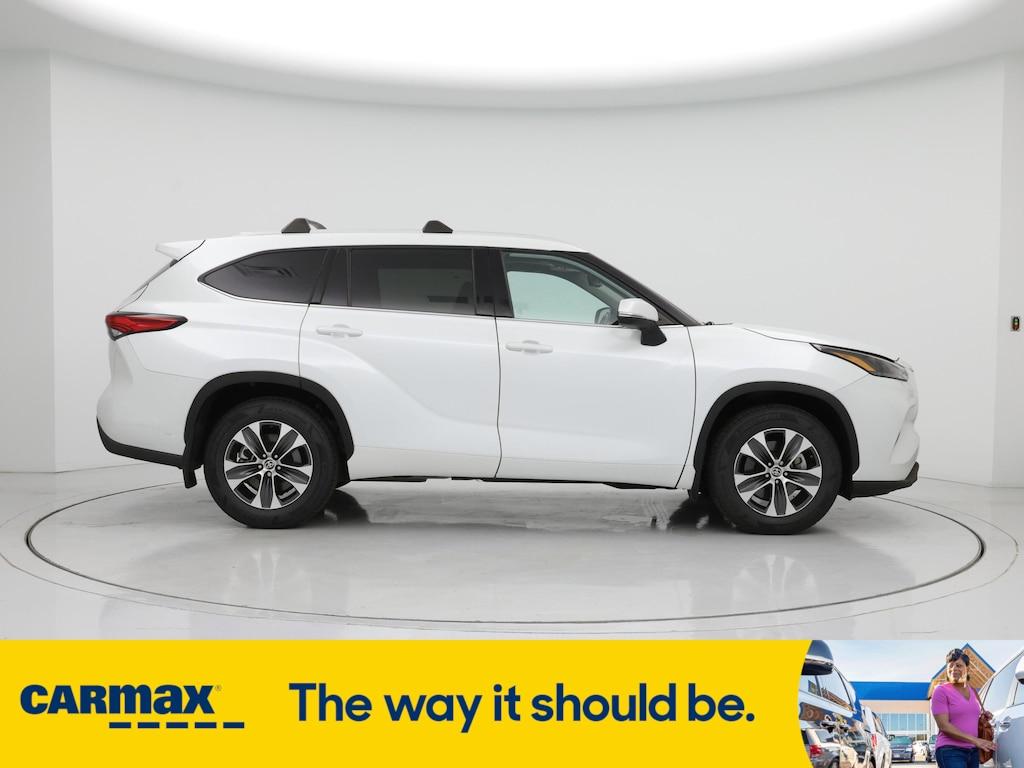 used 2022 Toyota Highlander car, priced at $35,998