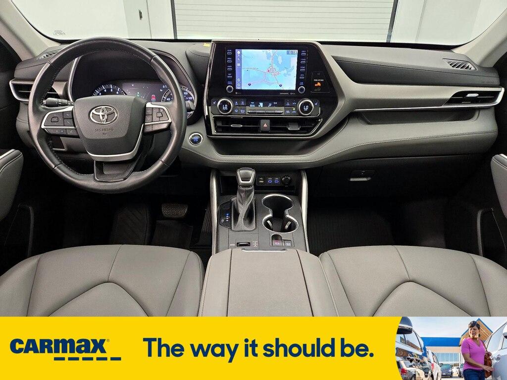 used 2022 Toyota Highlander car, priced at $35,998